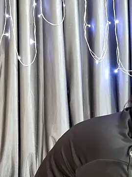 Snapshot of ISHA-STRIP chatting on March 27, 2026, 6:29 pm ISHA-STRIP online show from March 27, 2026, 6:29 pm