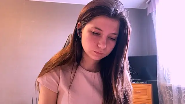 LunnaBliss online show from April 7, 2026, 2:06 pm