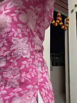 meenu cuties online show from April 20, 2026, 4:21 pm