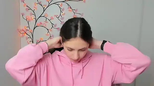 KissMeJulia online show from March 13, 2026, 6:20 am