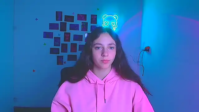 KissMeJulia online show from March 23, 2026, 6:28 am