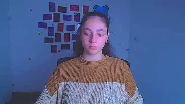 KissMeJulia online show from March 26, 2026, 12:33 pm