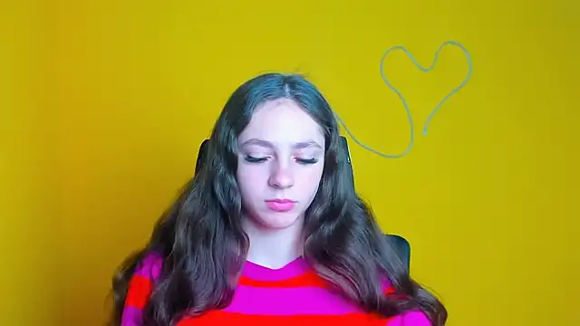 KissMeJulia online show from April 1, 2026, 5:19 am