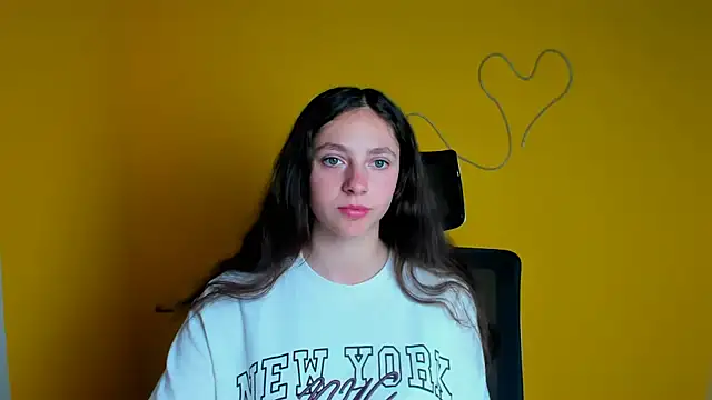 KissMeJulia online show from May 10, 2026, 11:04 am