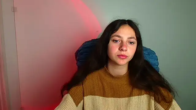 KissMeJulia online show from May 11, 2026, 5:24 am