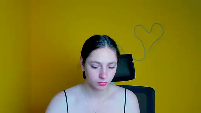 KissMeJulia online show from May 19, 2026, 11:16 am