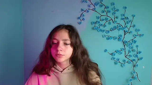 KissMeJulia online show from May 20, 2026, 5:35 am