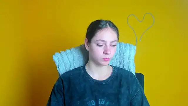 KissMeJulia online show from May 21, 2026, 5:36 am