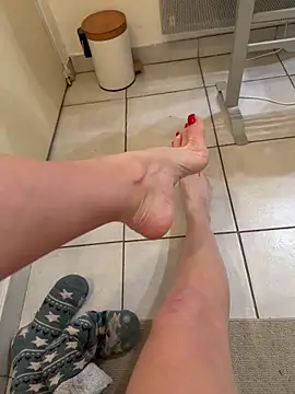 Snapshot of Frenchgirl45 chatting on March 5, 2026, 1:23 am Frenchgirl45 online show from March 5, 2026, 1:23 am