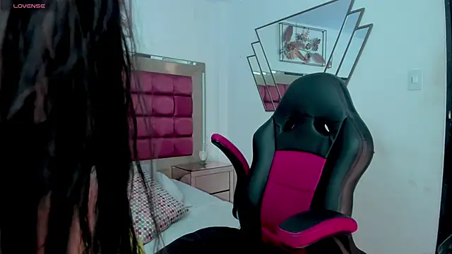 Snapshot of IrisBlume chatting on February 21, 2026, 12:06 pm IrisBlume online show from February 21, 2026, 12:06 pm