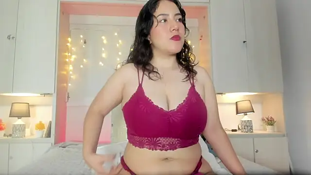 Snapshot of ElaRey_ chatting on May 8, 2026, 12:32 pm ElaRey online show from May 8, 2026, 12:32 pm