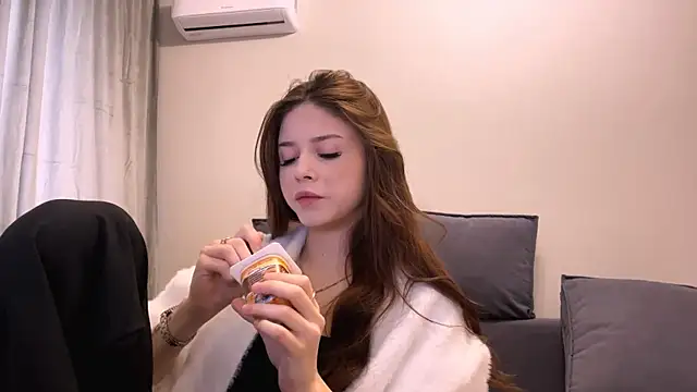 Snapshot of adelecloud chatting on February 19, 2026, 8:32 am adelecloud online show from February 19, 2026, 8:32 am