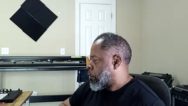 Cleozevo1961 online show from April 7, 2026, 5:02 pm