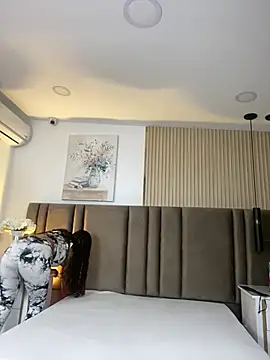 Lorenn Sweet online show from April 10, 2026, 11:48 am