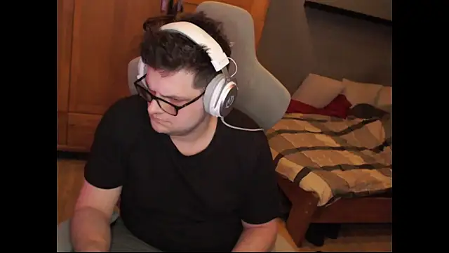 Snapshot of Whyteshadow4235 chatting on February 23, 2026, 7:11 pm Whyteshadow4235 online show from February 23, 2026, 7:11 pm