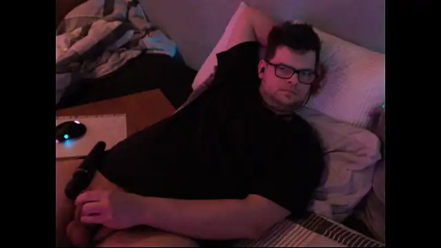 Snapshot of Whyteshadow4235 chatting on March 1, 2026, 8:00 pm Whyteshadow4235 online show from March 1, 2026, 8:00 pm