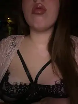 Snapshot of AnessaXrose chatting on February 18, 2026, 10:17 pm AnessaXrose online show from February 18, 2026, 10:17 pm