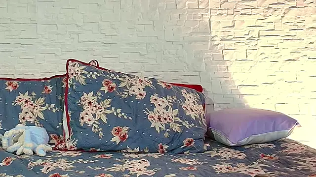 Eliassalvatore  online show from April 15, 2026, 12:28 am