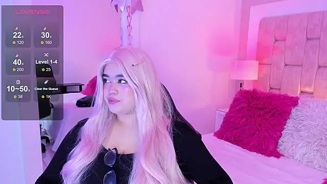 AnniJones online show from April 15, 2026, 2:51 am