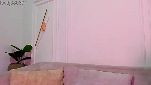 DulceQueen1 online show from April 7, 2026, 12:27 pm