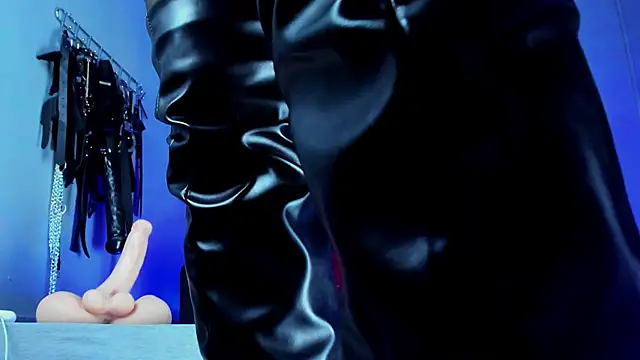 VenusStones online show from April 14, 2026, 10:38 pm