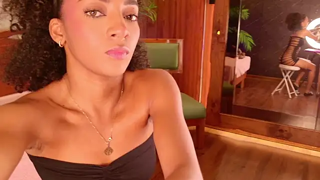 Rolyloren  online show from February 27, 2026, 3:56 pm