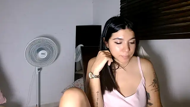 Snapshot of MiaDiamontLatin chatting on May 22, 2026, 3:02 am MiaDiamontLatin online show from May 22, 2026, 3:02 am
