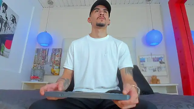 SharonTygaX online show from April 12, 2026, 4:17 am