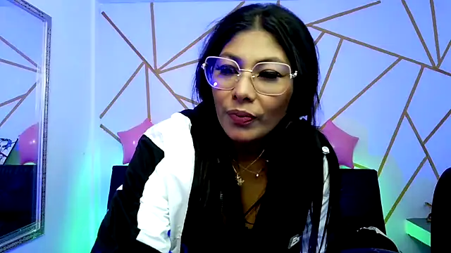 yvanna  smith online show from February 19, 2026, 4:19 am