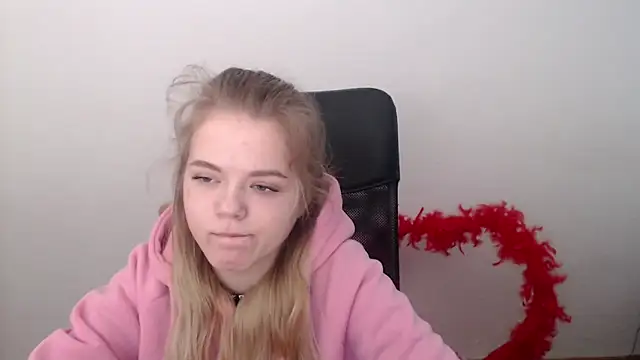 FoxiLana online show from February 19, 2026, 8:10 am