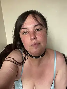 Snapshot of h_oney4411 chatting on July 12, 2026, 6:43 pm h oney4411 online show from July 12, 2026, 6:43 pm