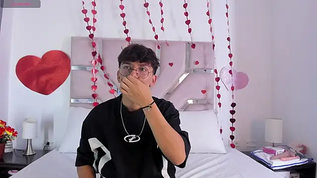 Angel Lux online show from February 26, 2026, 7:35 pm