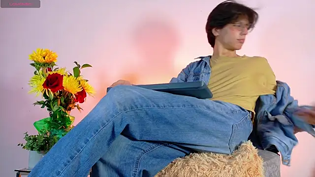 lui x dust online show from April 4, 2026, 3:38 am