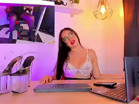 Snapshot of spicy_white_ chatting on February 27, 2026, 2:06 pm spicy white online show from February 27, 2026, 2:06 pm