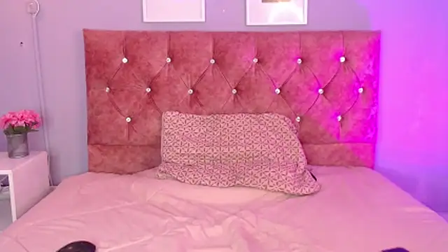 lilirousee online show from May 15, 2026, 6:04 pm
