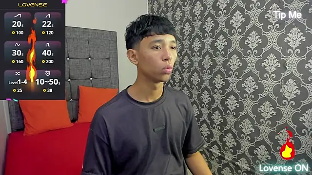 Snapshot of Little_Twink19x chatting on June 6, 2026, 7:40 pm Little Twink19x online show from June 6, 2026, 7:40 pm