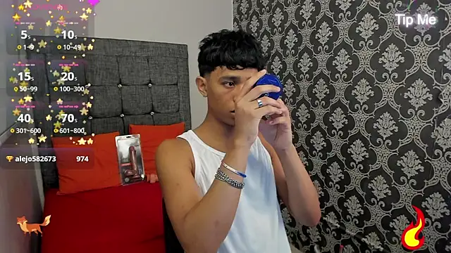 Snapshot of Little_Twink19x chatting on June 20, 2026, 8:00 pm Little Twink19x online show from June 20, 2026, 8:00 pm