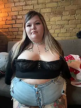Snapshot of callie_xrose chatting on July 23, 2026, 12:13 am callie xrose online show from July 23, 2026, 12:13 am