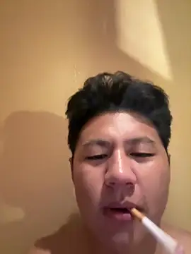 zhuendong000001 online show from April 12, 2026, 1:49 pm