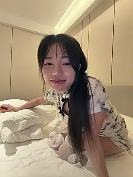 zhuendong000001 online show from April 20, 2026, 2:42 pm