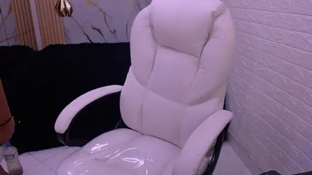 Snapshot of velvet_o chatting on February 28, 2026, 4:24 am velvet o online show from February 28, 2026, 4:24 am