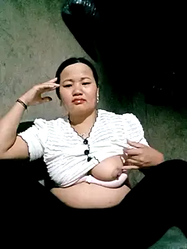 chubby0011 online show from April 4, 2026, 12:35 pm