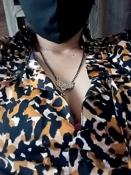 Snapshot of Vandana122 chatting on March 25, 2026, 5:35 am Vandana122 online show from March 25, 2026, 5:35 am