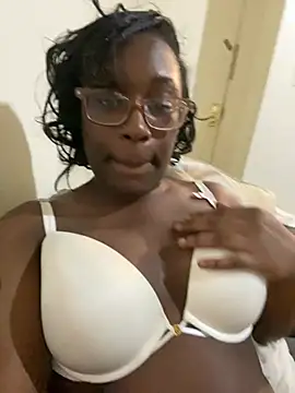 Snapshot of Sinfulwaterfalls chatting on April 15, 2026, 2:40 am Sinfulwaterfalls online show from April 15, 2026, 2:40 am