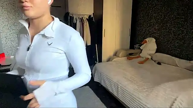 JoycelynUrion online show from March 26, 2026, 10:10 am