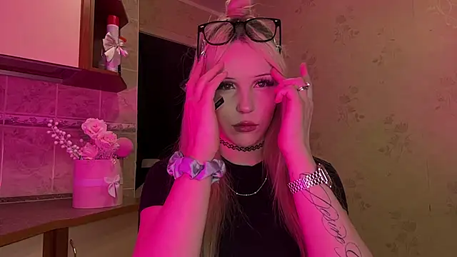 Snapshot of MysticKris chatting on March 24, 2026, 6:35 pm MysticKris online show from March 24, 2026, 6:35 pm