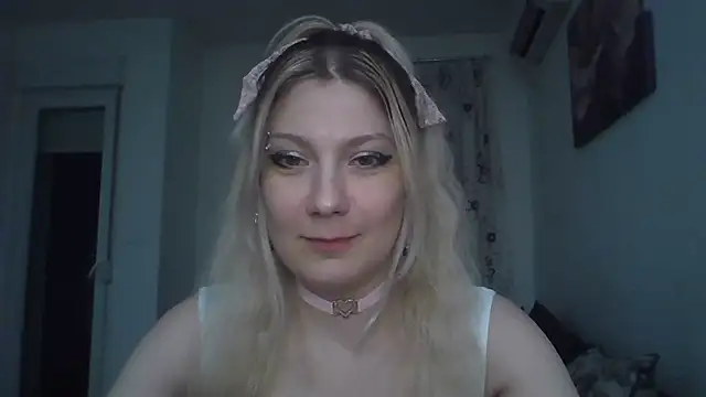 Foxy Bright online show from March 20, 2026, 7:30 pm