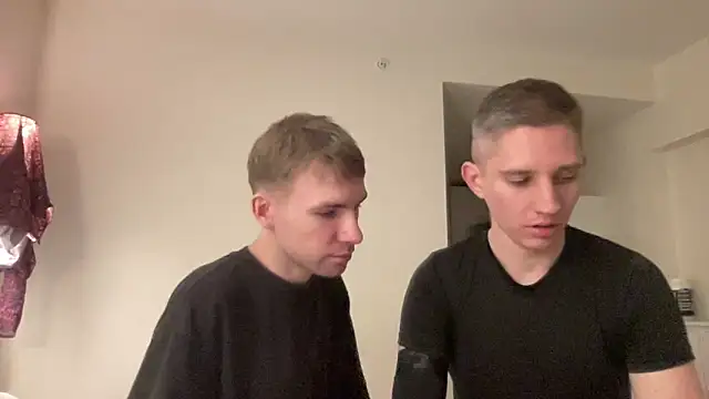 Snapshot of mikenjay chatting on February 20, 2026, 7:03 pm mikenjay online show from February 20, 2026, 7:03 pm