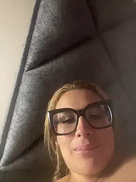 Alma Andrade online show from April 17, 2026, 5:16 pm