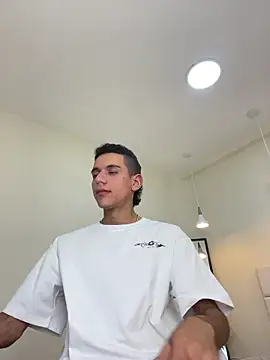 Snapshot of dominicjonnes chatting on February 24, 2026, 6:39 pm dominicjonnes online show from February 24, 2026, 6:39 pm